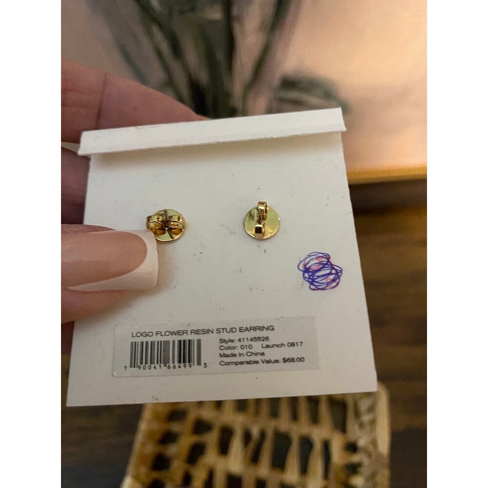 Tory Burch Logo Flower Resin Stud Earrings Black Gold Double T 41145526 NWT - Picture 5 of 5